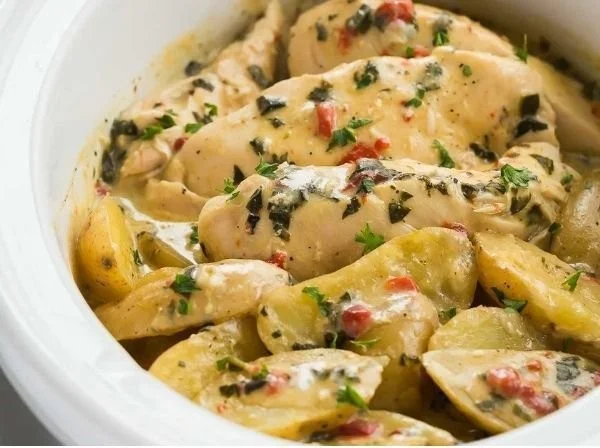 Italian crockpot chicken with potatoes in a slow cooker